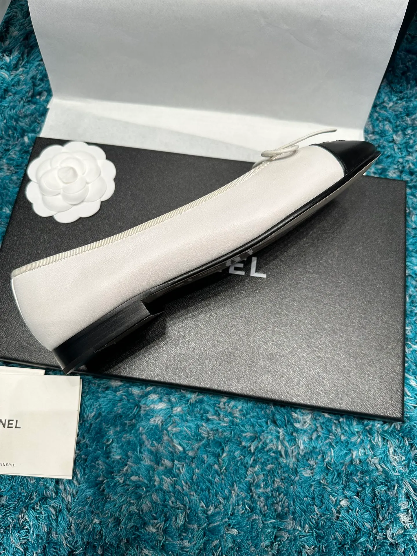 👟👟Ex-factory price 440👟👟 Chanel has been upgrading Chanel shoes ~ 2021ss top version HK overseas purchasing original cut at 1:1 Chanel Chanel Eternal Classic Bow Round Toe Ballet Shoes There are not many good quality, truly no pressure to enter and exit the counter. Regardless of the last type, leather material selection, and manufacturing process, they are all genuine craftsmanship and very sophisticated. ◾️Fabric: Mixed sheepskin imported from Italy ◾️Lining: Imported sheepskin (sweat-absorbent and soft) ◾️Sole: Italian special A-grade genuine leather sole (not ordinary thin sole in the market) ◾️Size: 35-39 [34 40 41 42 43 customization is not returnable]